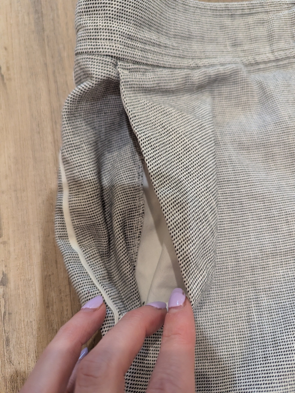 Club Monaco Light Gray Wide-Leg Cropped Capris - Picture 8 of 9